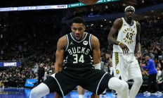 雄鹿逆转马刺阿德托昆博力挽狂澜