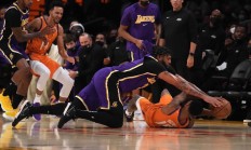 九游体育网页版-危急时刻！球队掌握局势，逆转成功