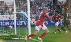 九游体育登录-摩纳哥客场击败圣埃蒂安，追赶榜首位置的简单介绍