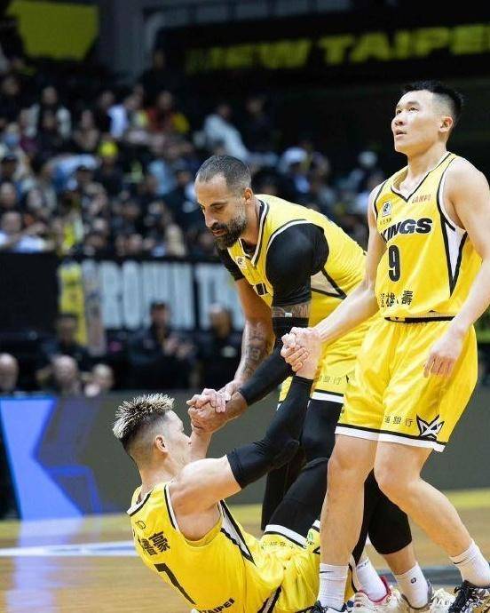 包含克里斯塔尔宫主场不敌，遭遇战绩低迷多次丢球颓势明显！的词条