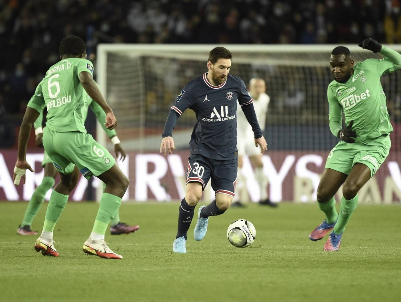 圣埃蒂安客场大败，法甲保级形势日渐严峻