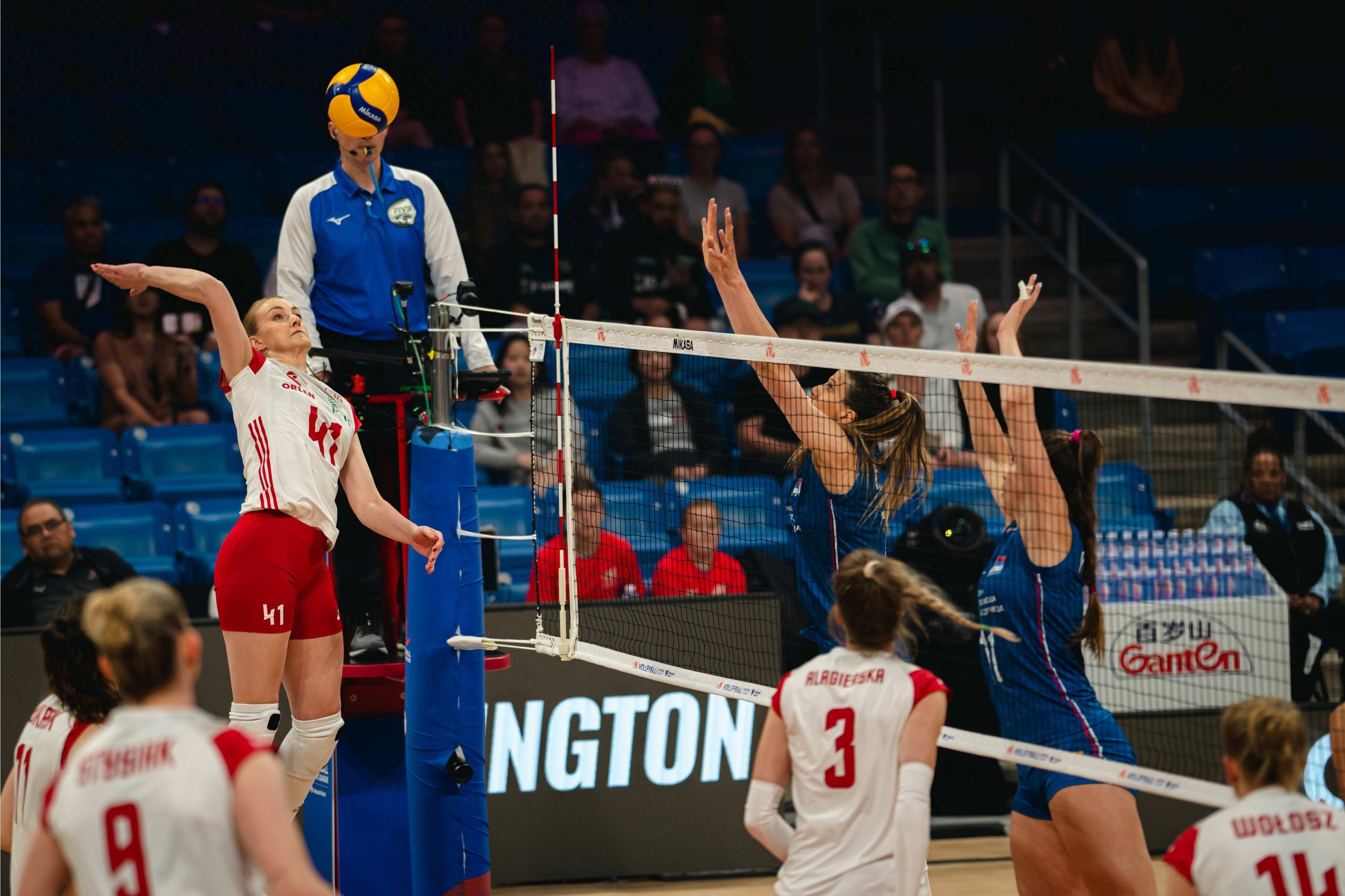 荷兰队全面发力，实现四连胜