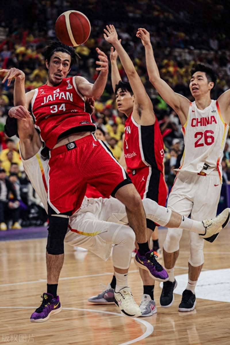 亚洲杯篮球赛：中国男篮遭遇日本强劲挑战