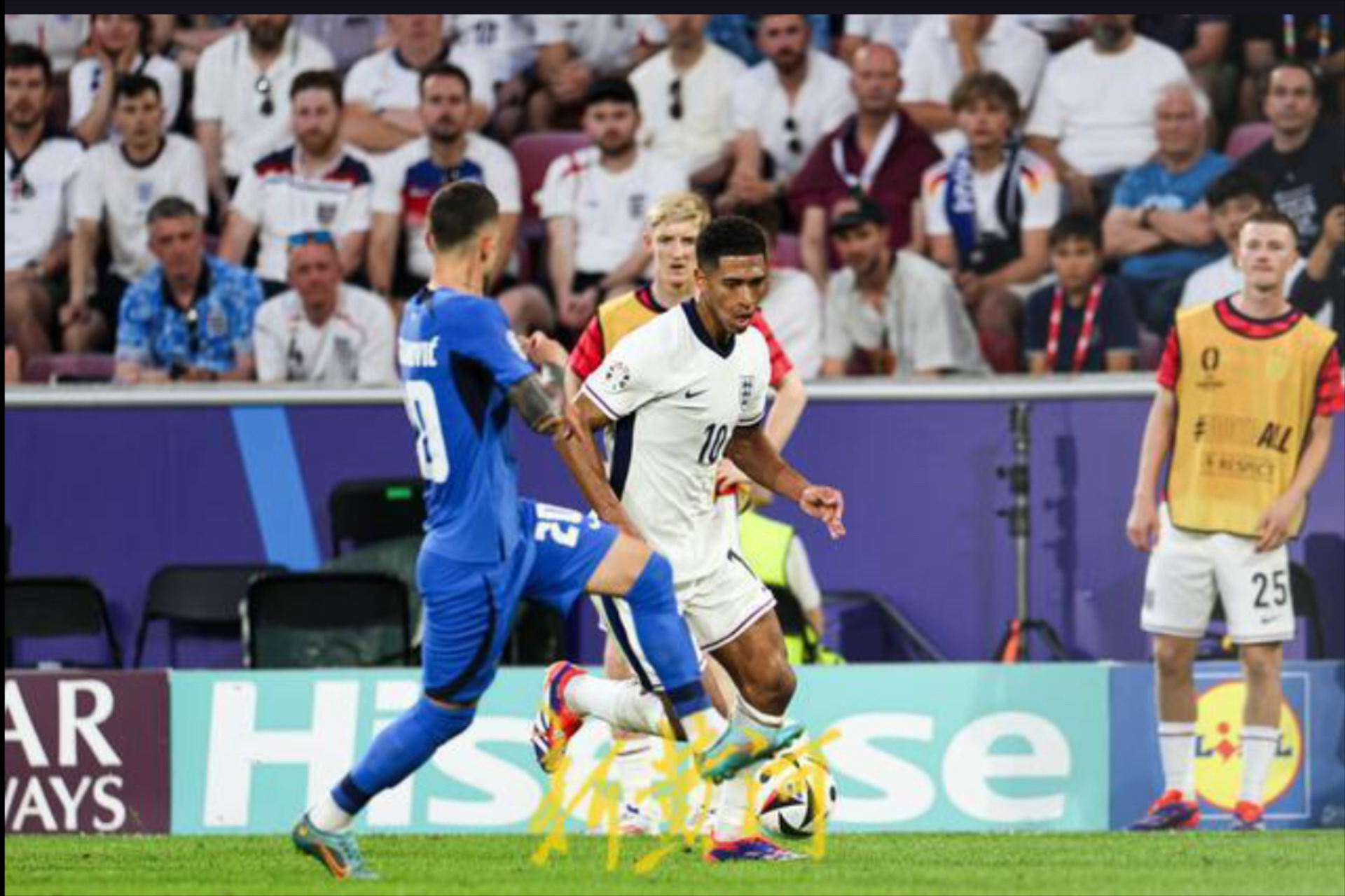 关于欧洲联赛比赛激情上演，双方实力平衡的信息