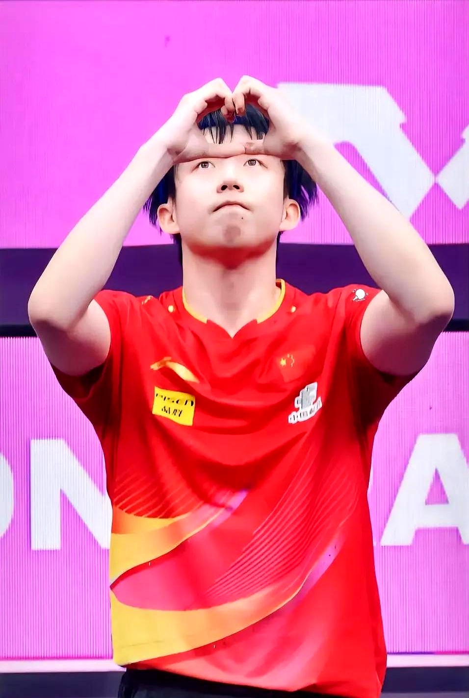 运动员全力以赴，以实力征服世界