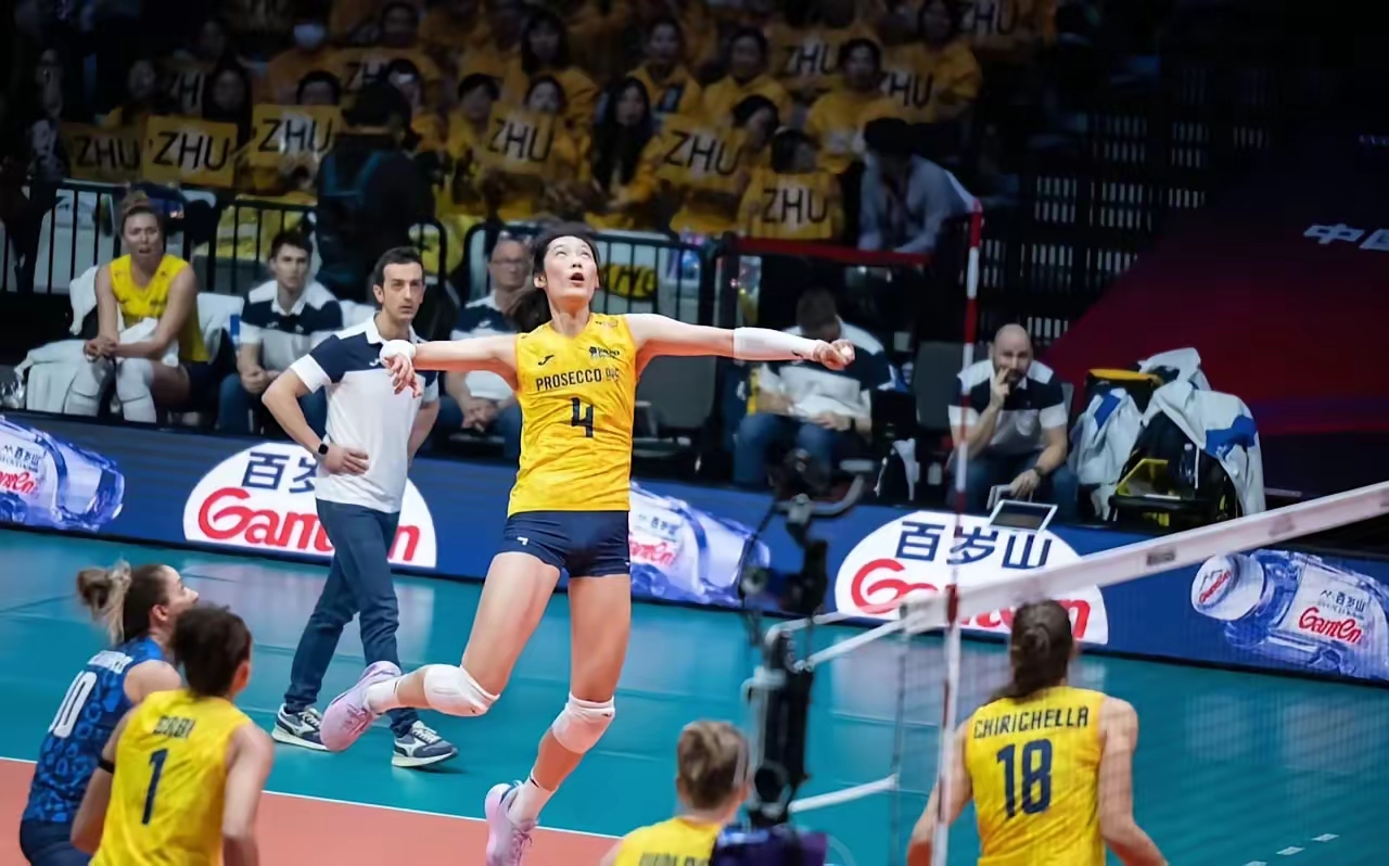 巴西女排选手悲喜交集进入四强