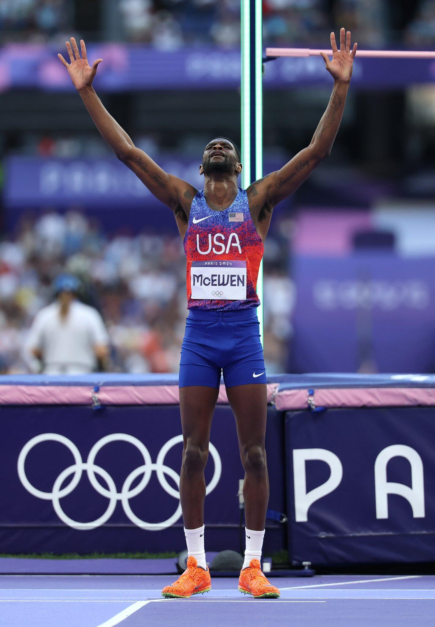 美国运动员在比赛中刷新世界记录