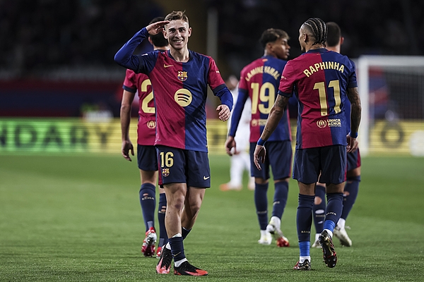 巴塞罗那豪取三分，走上不败之路的简单介绍