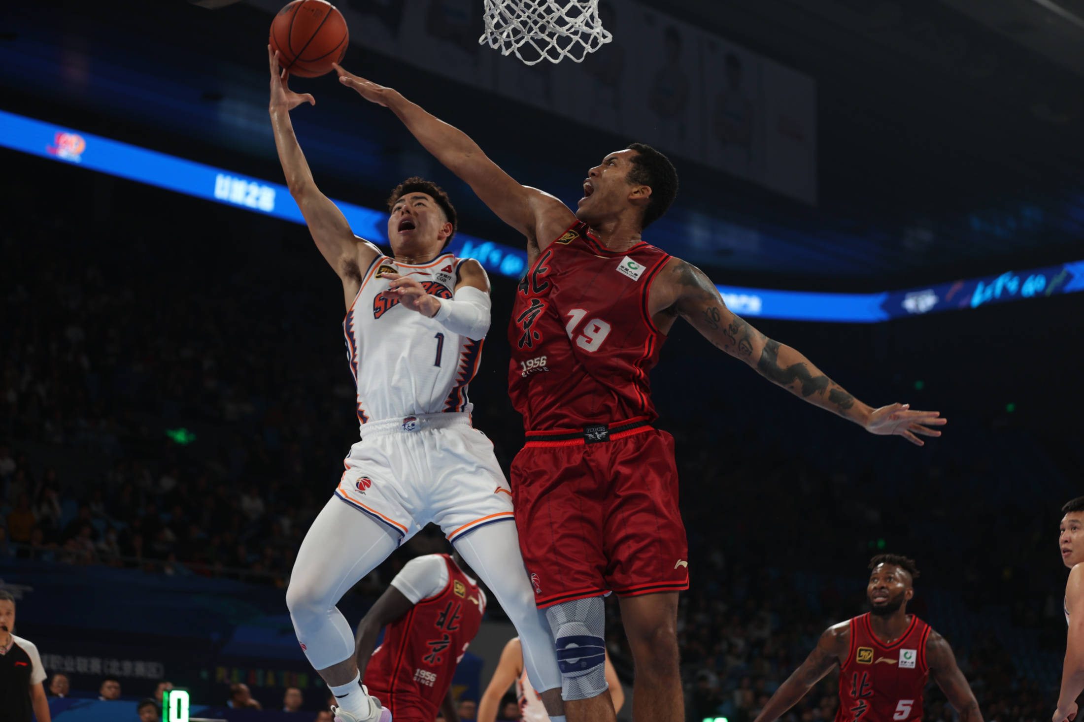 争冠球队逆袭劲敌，绝杀关键时刻