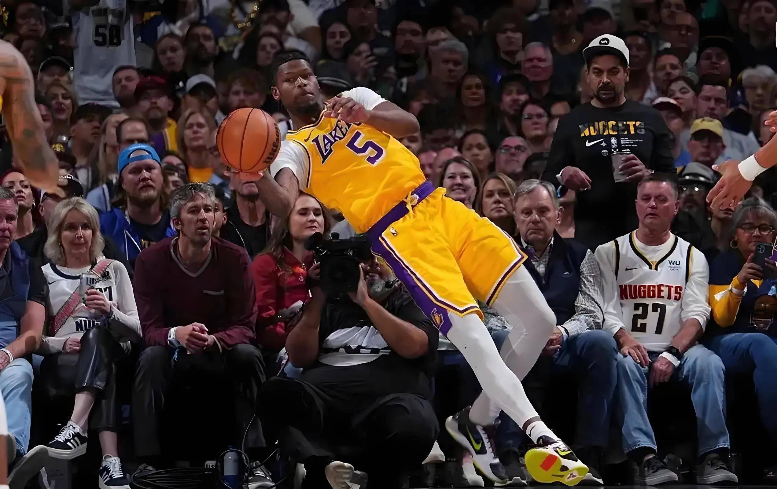 争冠球队逆袭劲敌，绝杀关键时刻