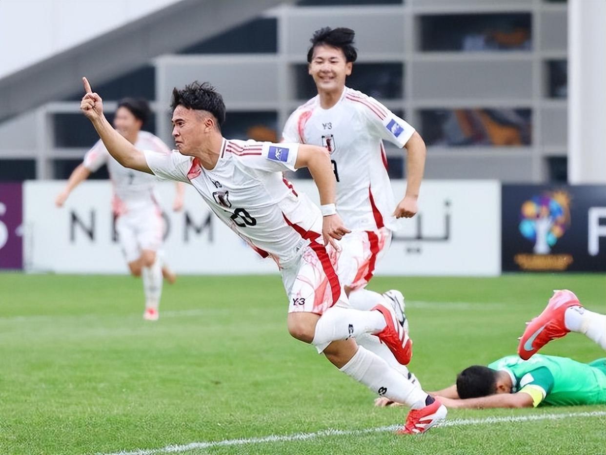 国内足球联赛劲敌对决，赛场上高潮迭起的简单介绍