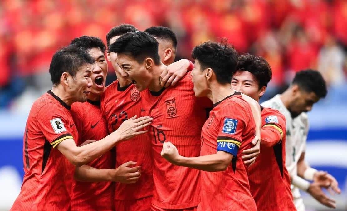 国内足球联赛劲敌对决，赛场上高潮迭起的简单介绍