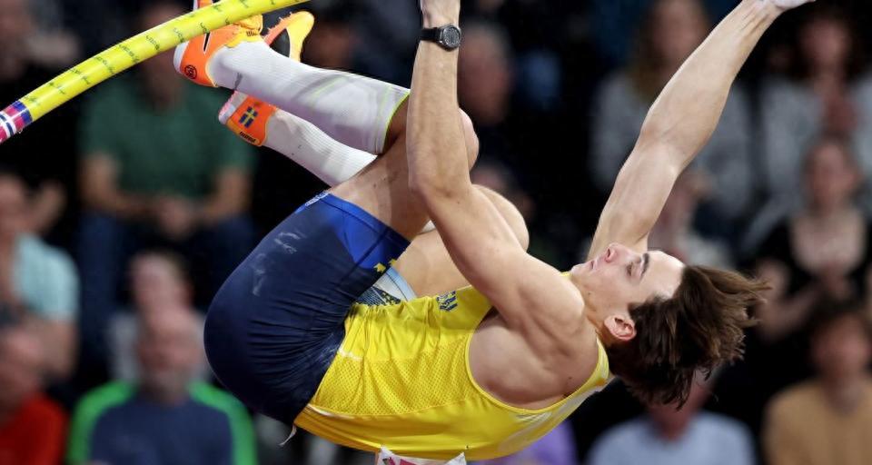 波兰选手夺得田径比赛金牌，尽展实力