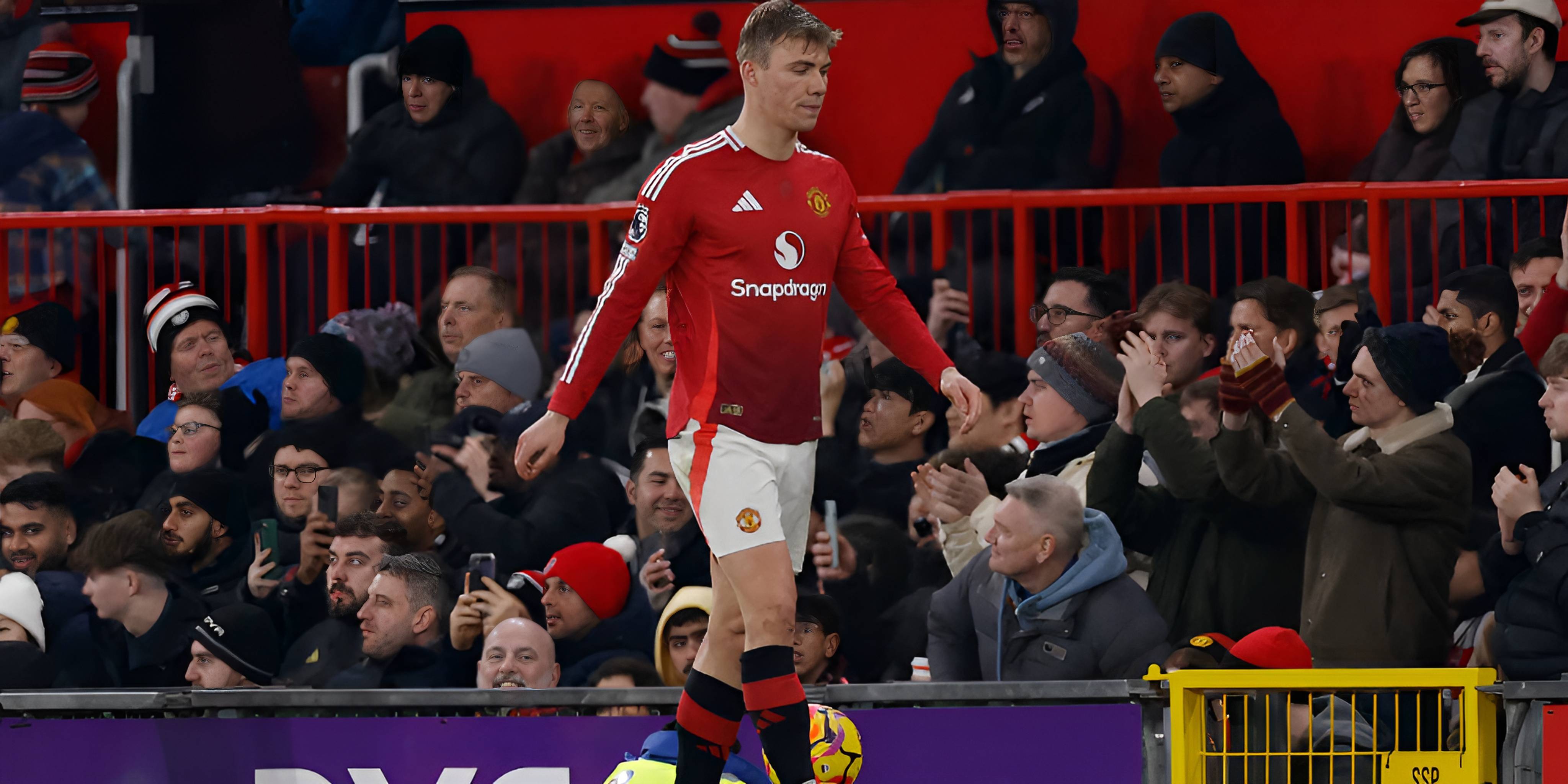 曼联主场大胜诺里奇，重返前十