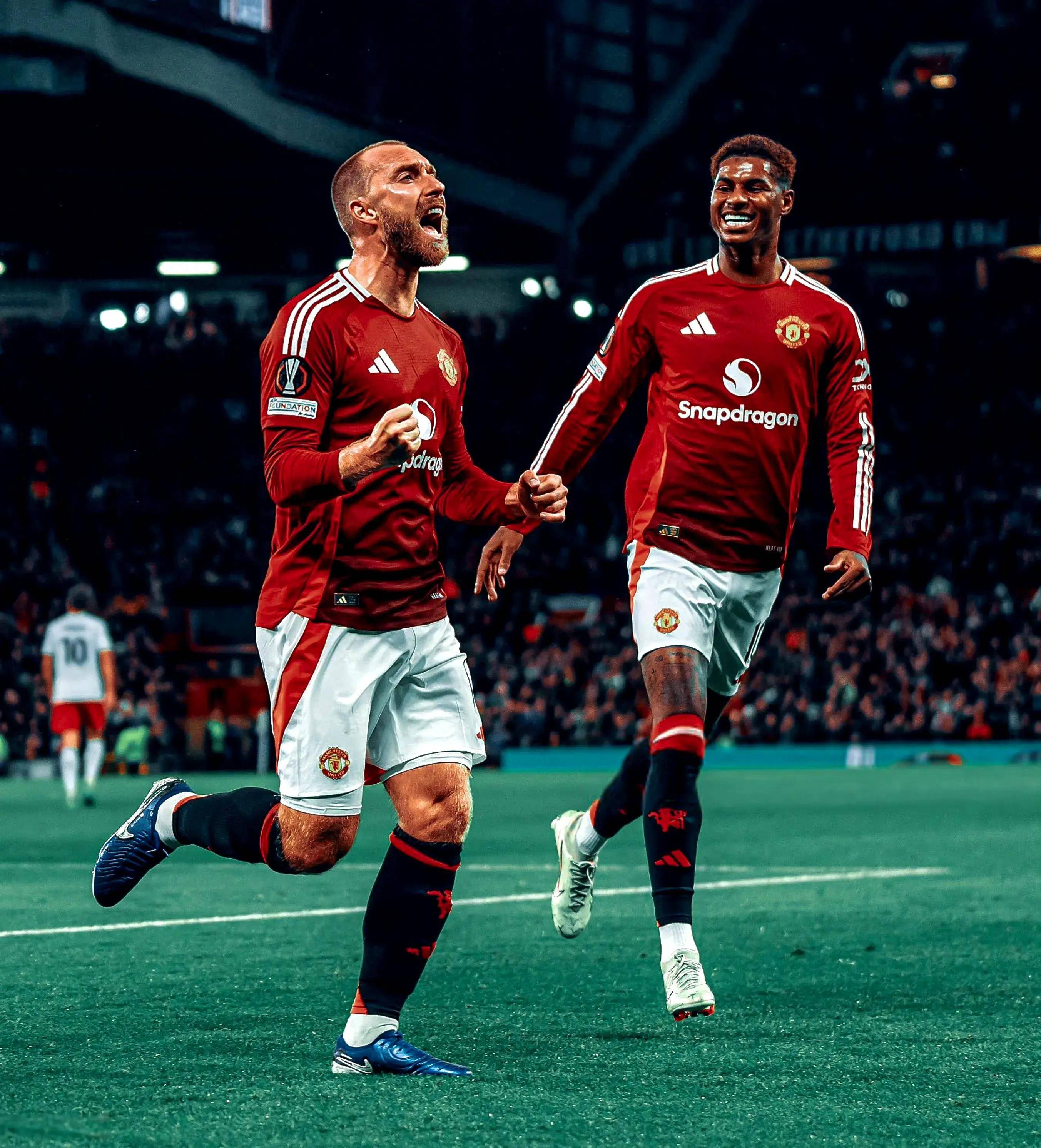 曼联主场大胜诺里奇，重返前十