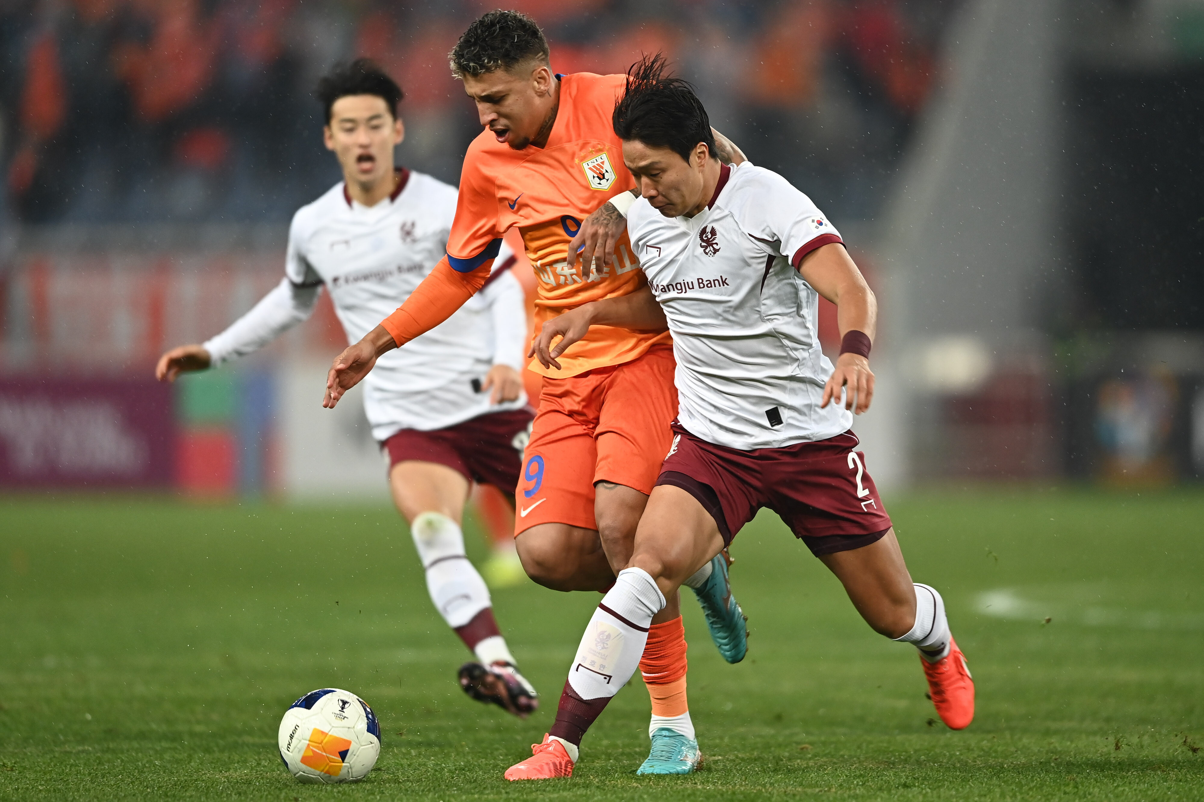 鲁能连续遭遇不利判罚，亚冠遭遇波折