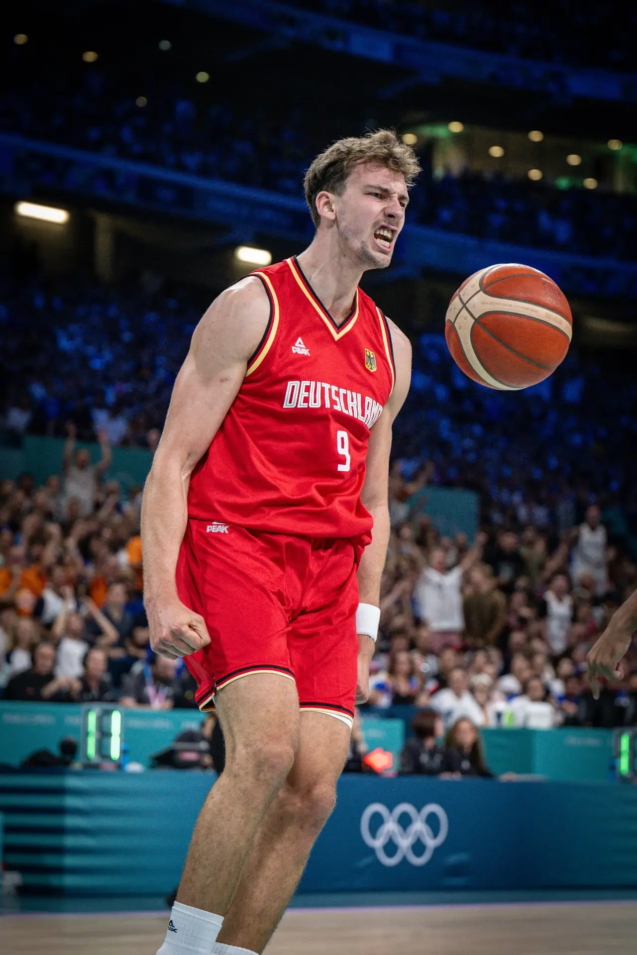 包含步行者队将战黄蜂，客场作战实力对决胜负难料的词条