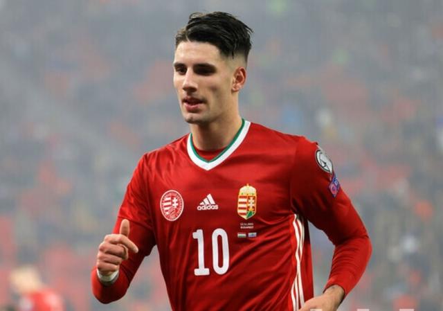 荷兰演绎逆转之战，成功晋级欧预赛半决赛的简单介绍