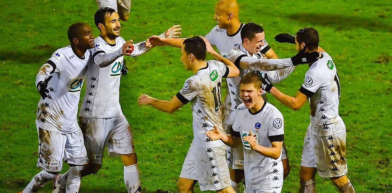 亚眠主场大胜尼奥尔，保持不败纪录