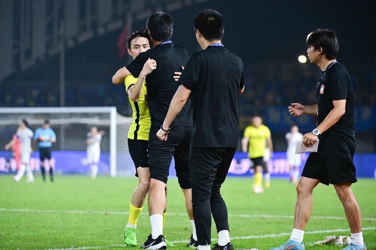 战胜劲旅后，球队信心大增备战下一场比赛