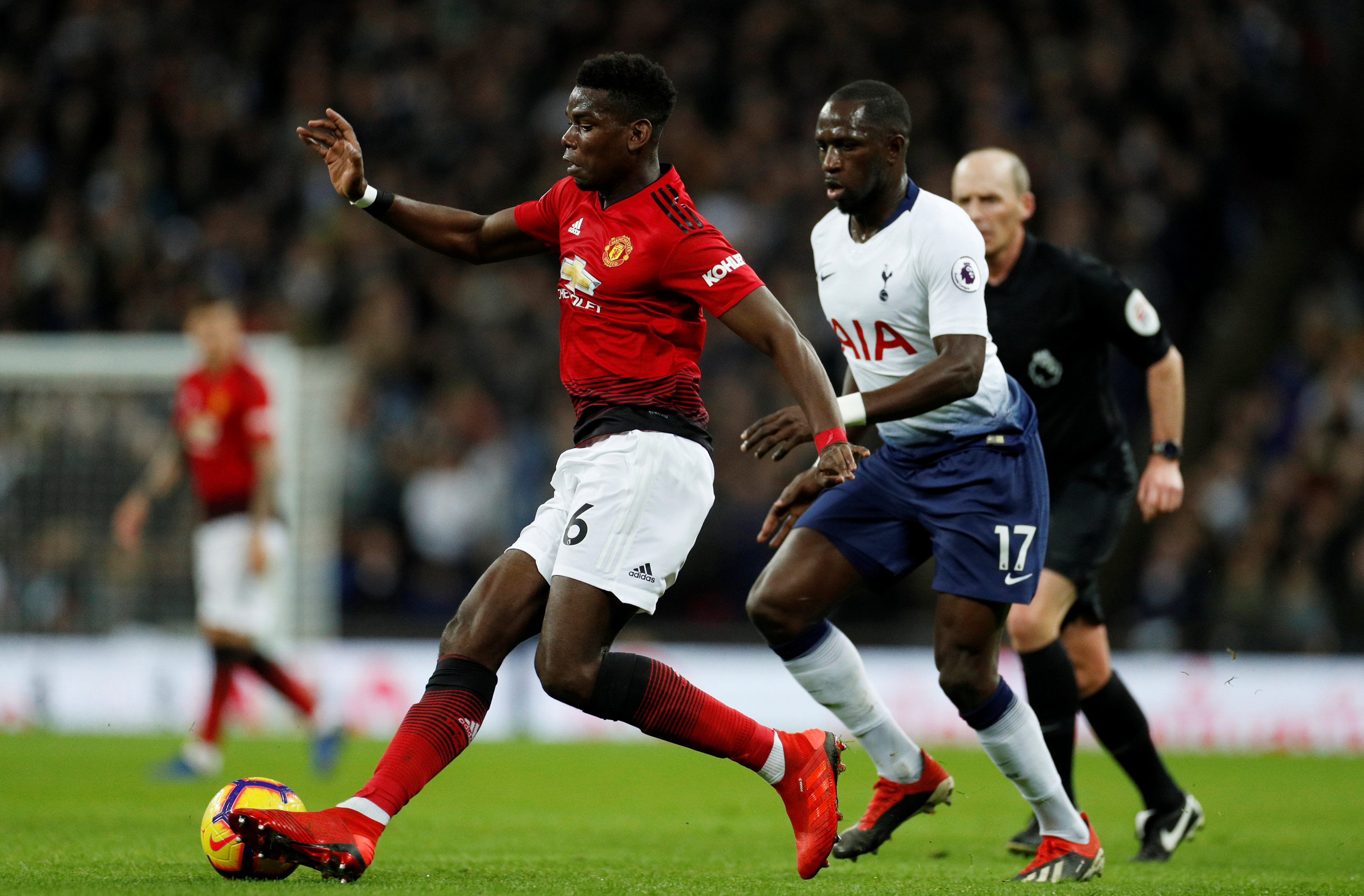 热刺逆转战胜对手，英格兰足球联赛再掀热潮！