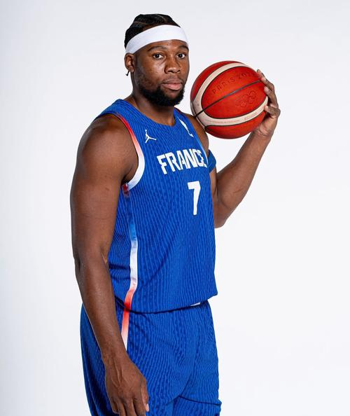 尼克斯同时派出新秀，骑士疲于抵御的简单介绍