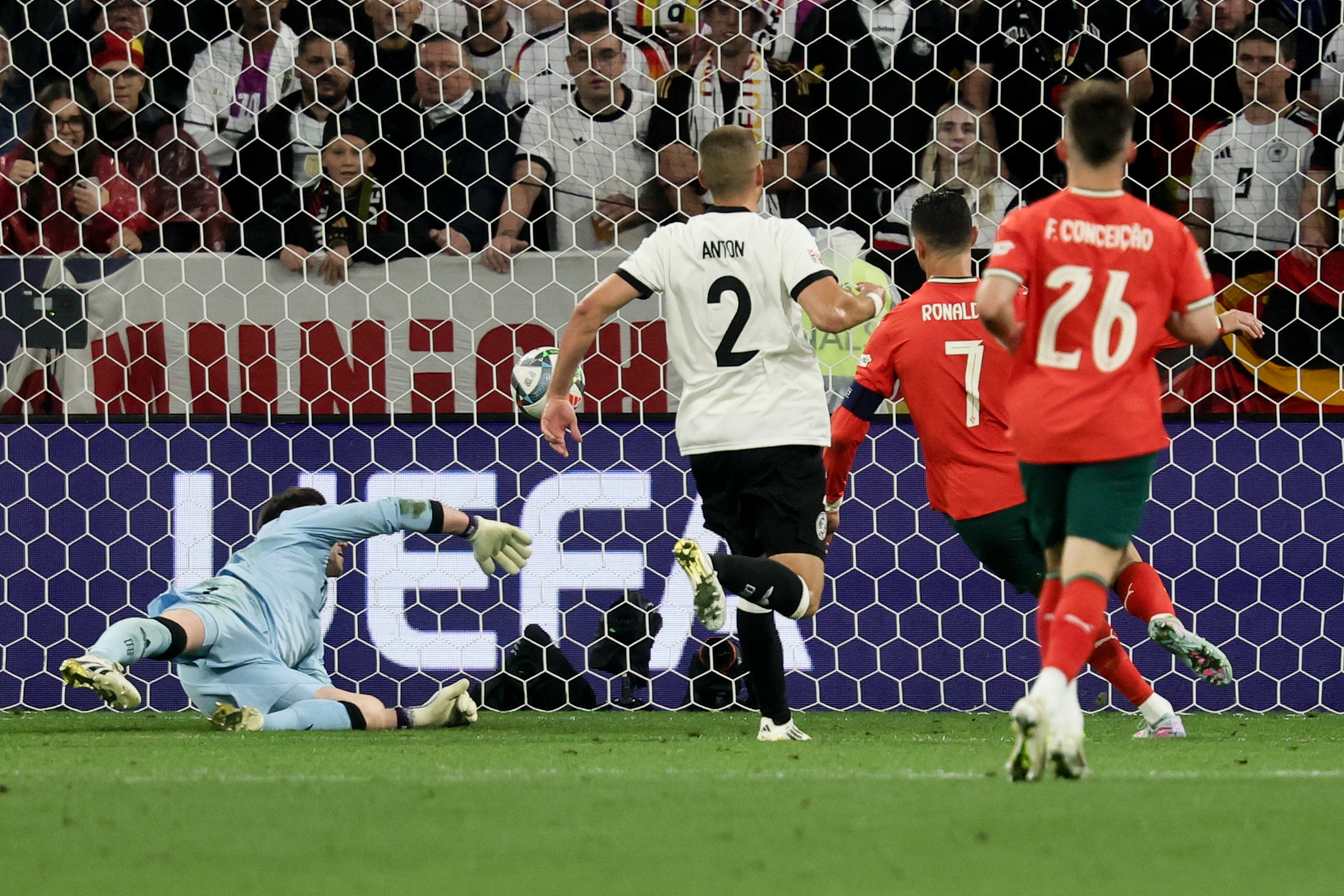 葡萄牙外援绝杀助英格兰晋级四强