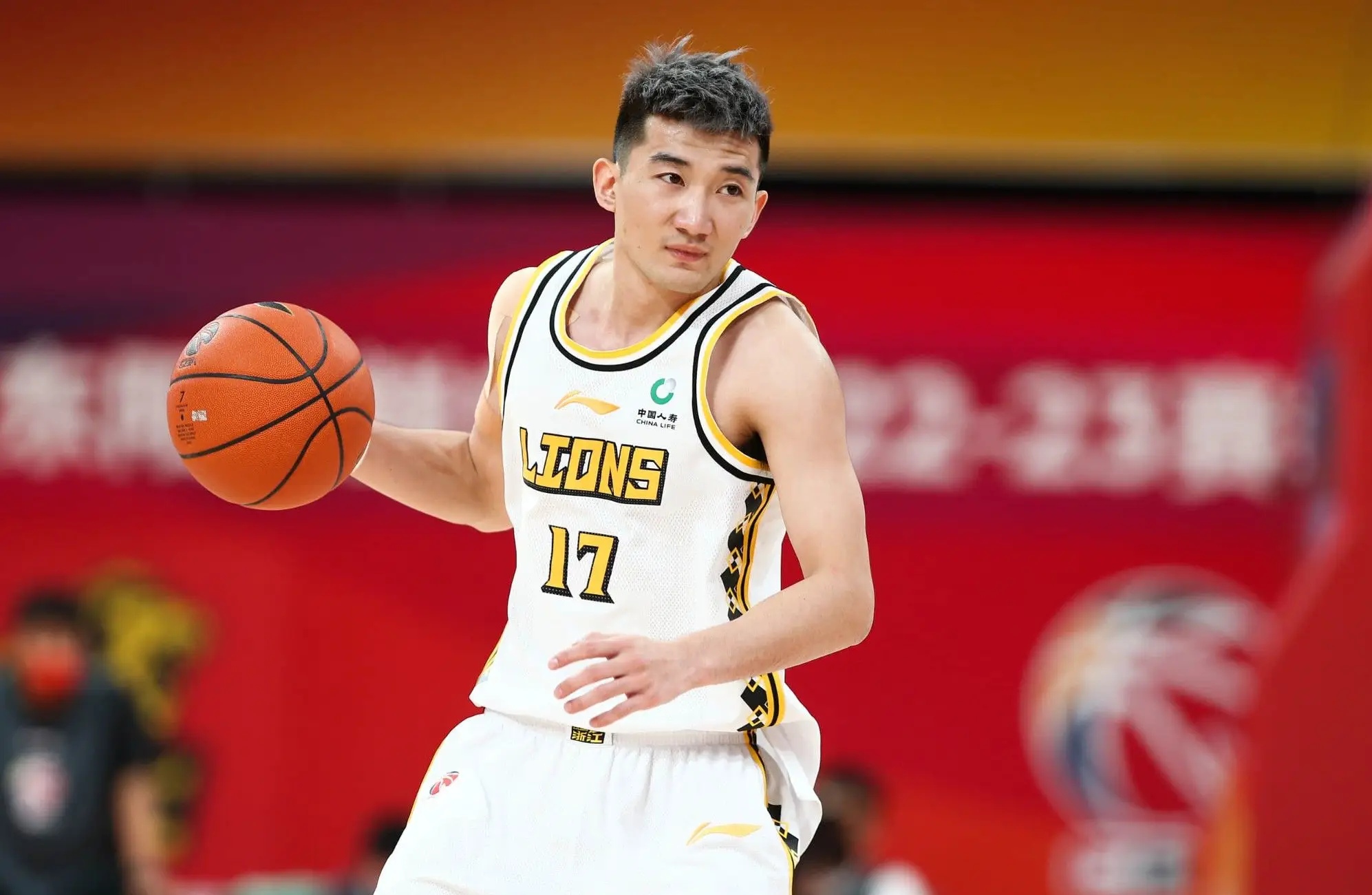 四川队在精彩比赛中掀起风暴，赢得战局