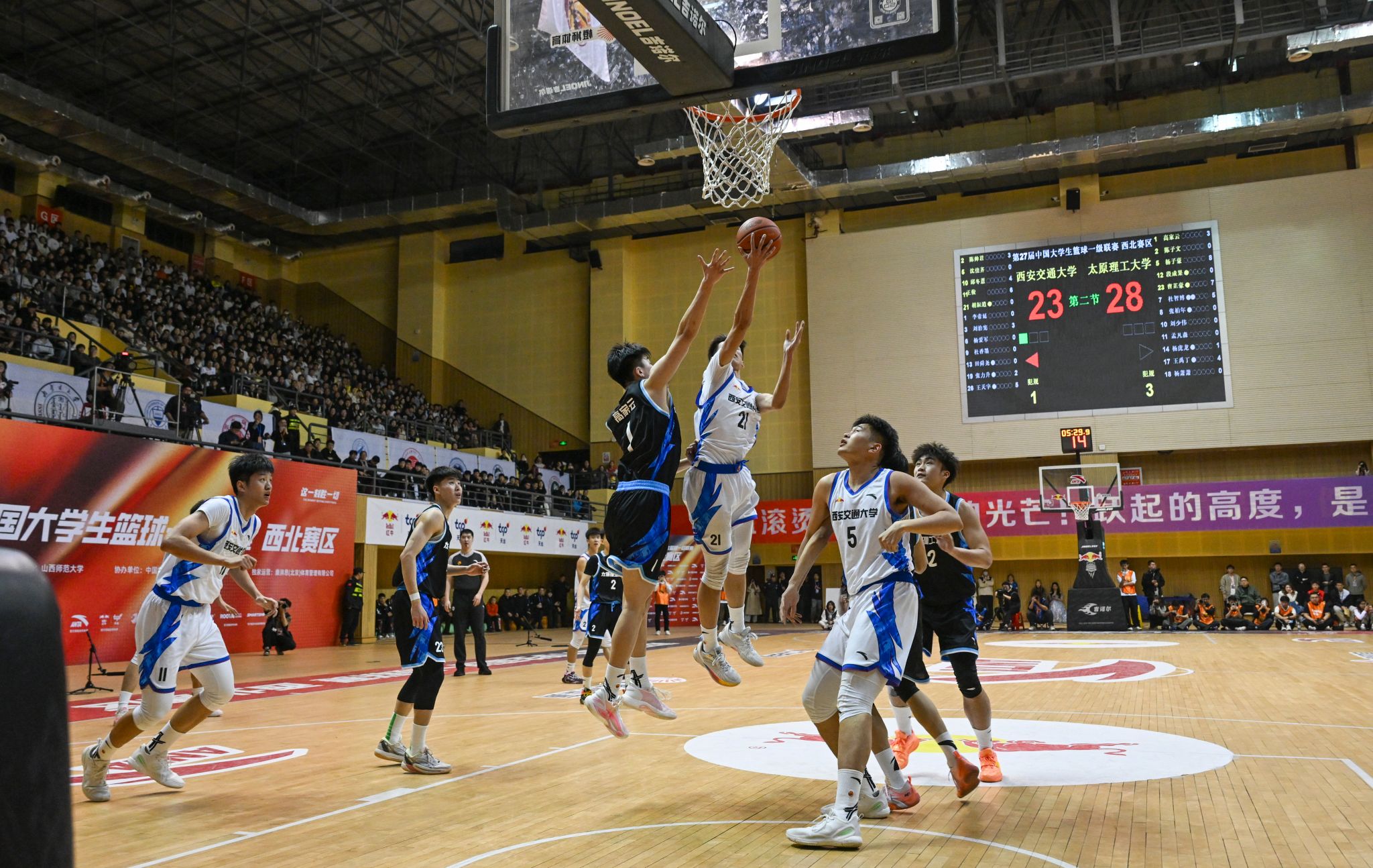 西北大学准备比赛，主教练研究对手战术