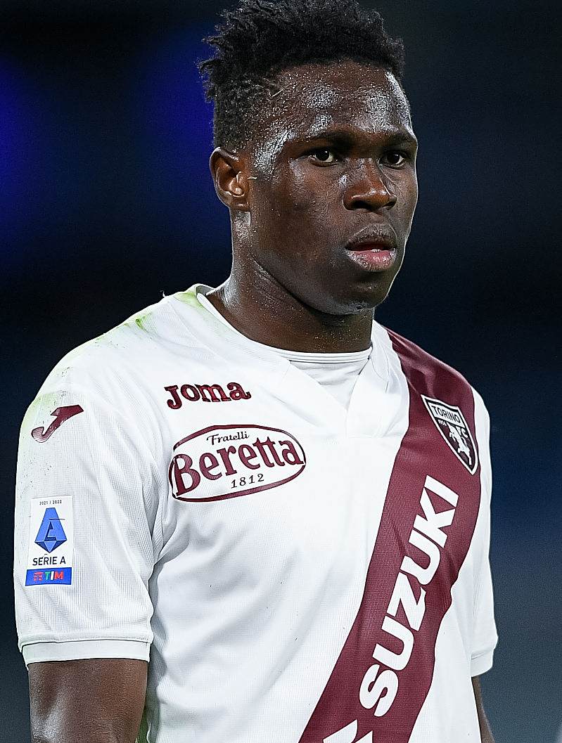 瓦朗谢纳主场力克昂热，排名联赛第十二的简单介绍