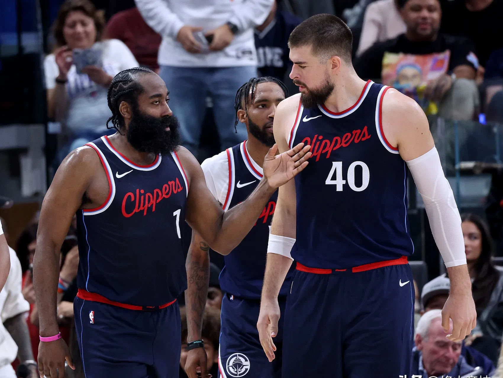 包含快船横扫爵士进入西部决赛的词条